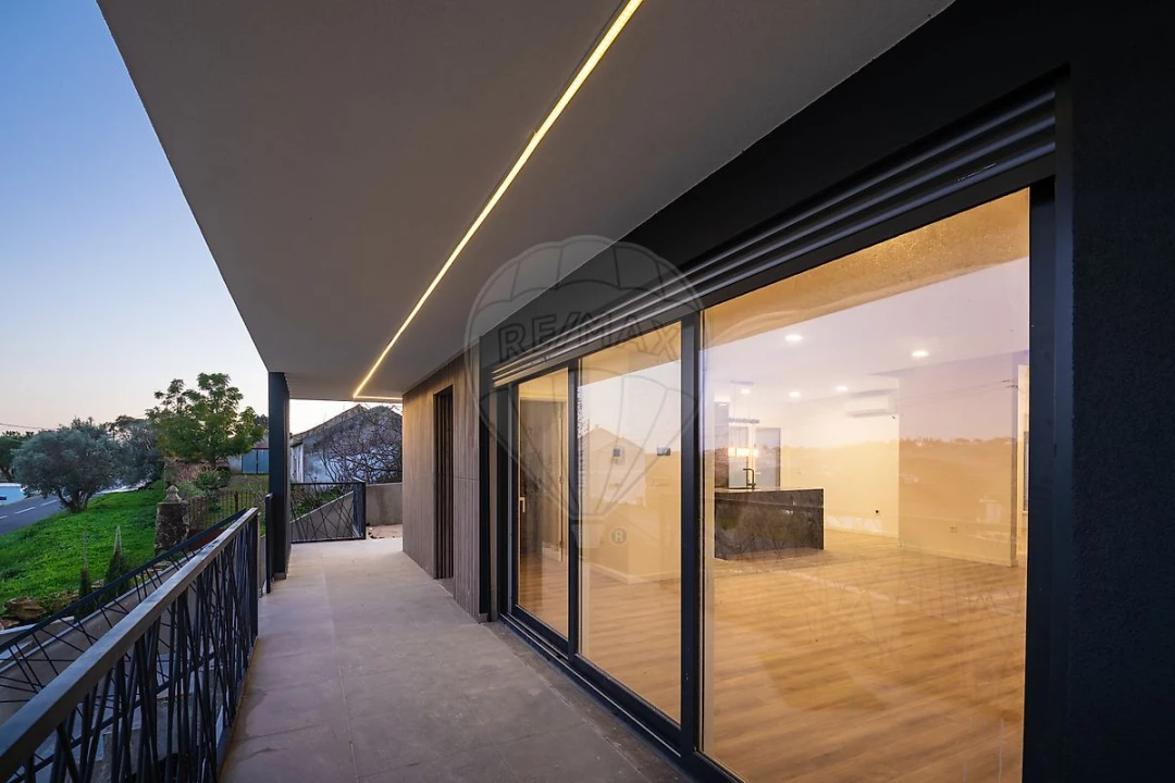 Moradia T4 para Venda em Cardosas Foto 42