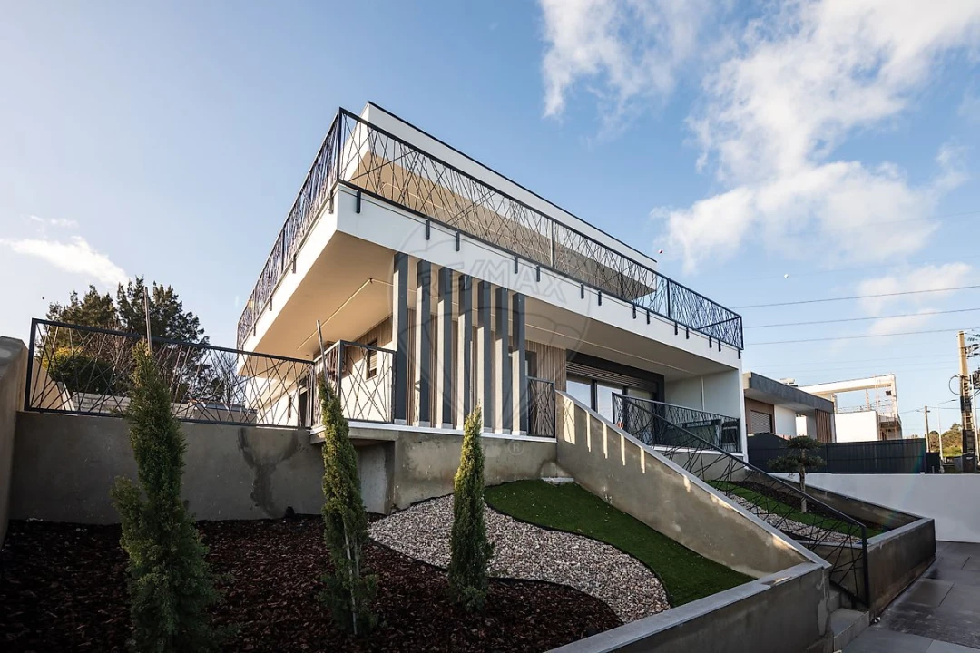 Moradia T4 para Venda em Cardosas Foto 34