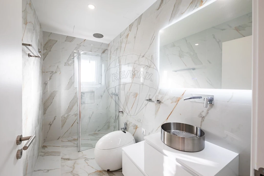 Moradia T4 para Venda em Cardosas Foto 12