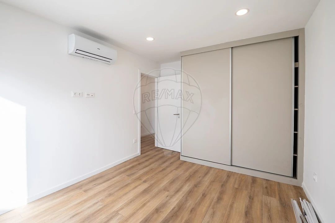 Moradia T4 para Venda em Cardosas Foto 15