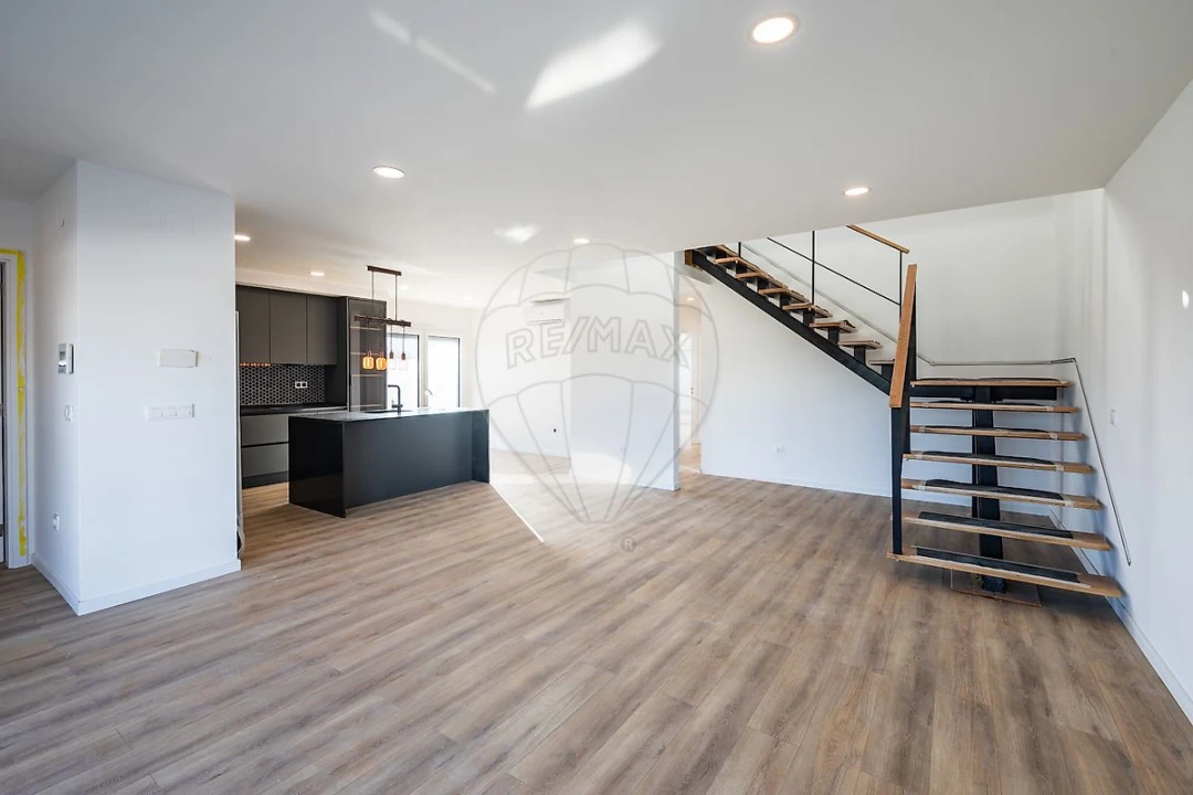 Moradia T4 para Venda em Cardosas Foto 9