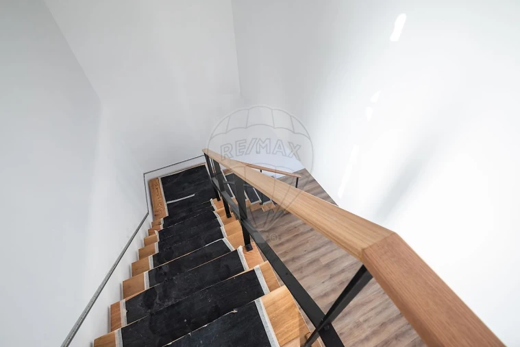 Moradia T4 para Venda em Cardosas Foto 30