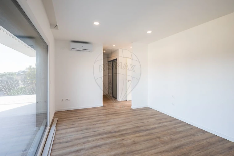 Moradia T4 para Venda em Cardosas Foto 23