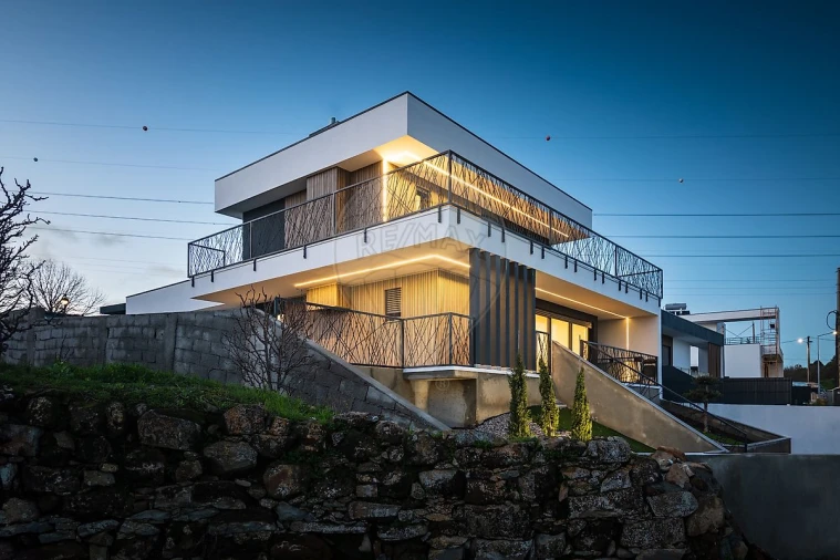 Moradia T4 para Venda em Cardosas Foto 46