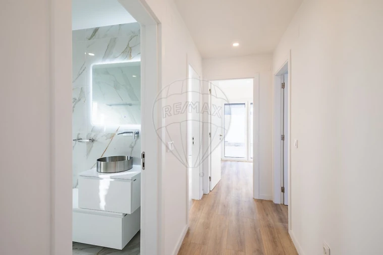 Moradia T4 para Venda em Cardosas Foto 13