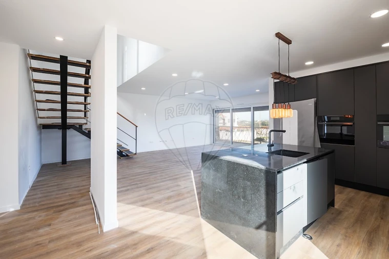 Moradia T4 para Venda em Cardosas Foto 8