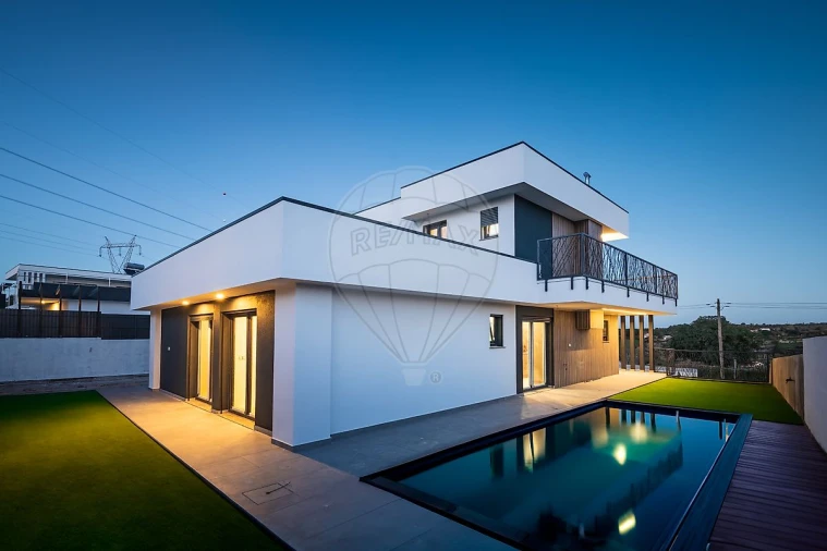 Moradia T4 para Venda em Cardosas Foto 47