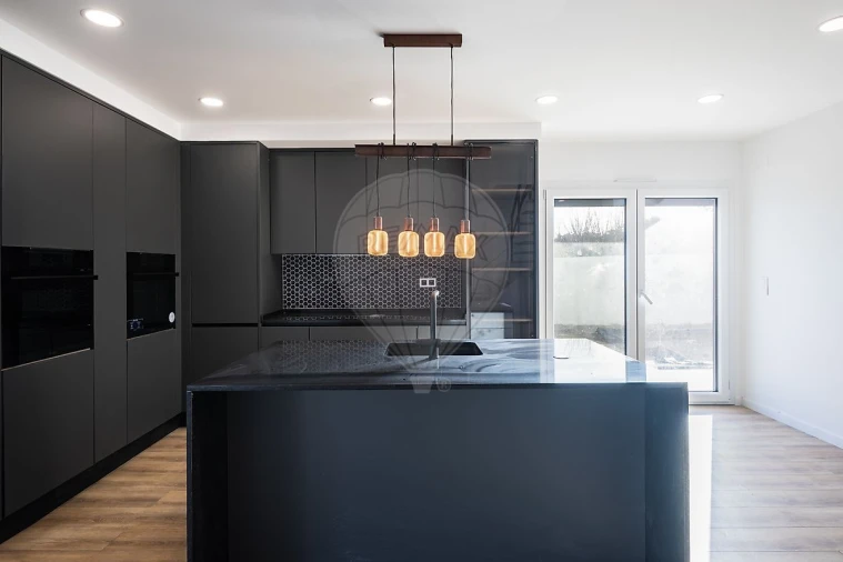 Moradia T4 para Venda em Cardosas Foto 6