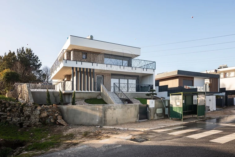 Moradia T4 para Venda em Cardosas Foto 35