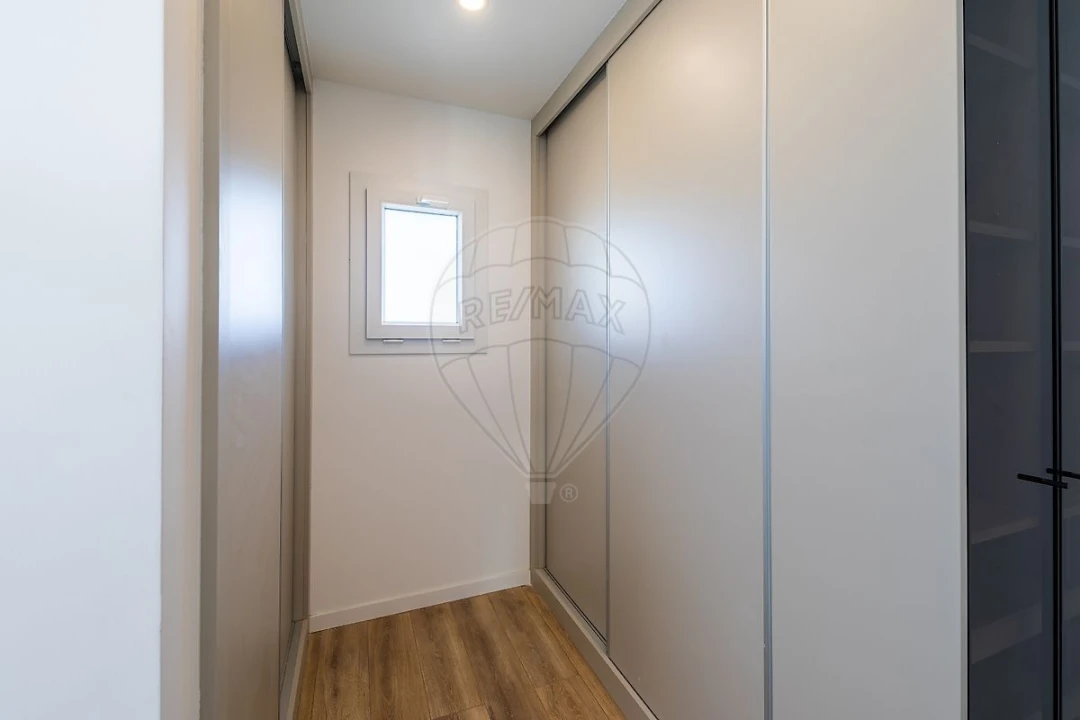 Moradia T4 para Venda em Cardosas Foto 24