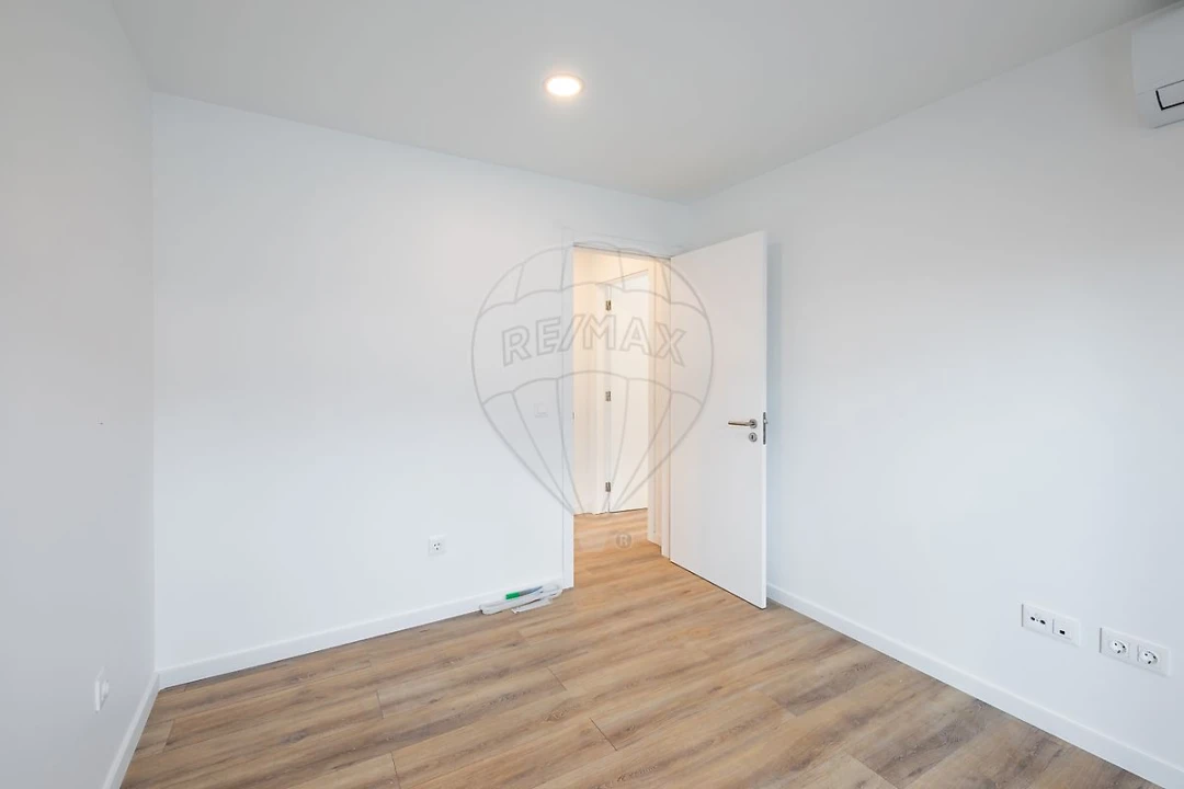 Moradia T4 para Venda em Cardosas Foto 17