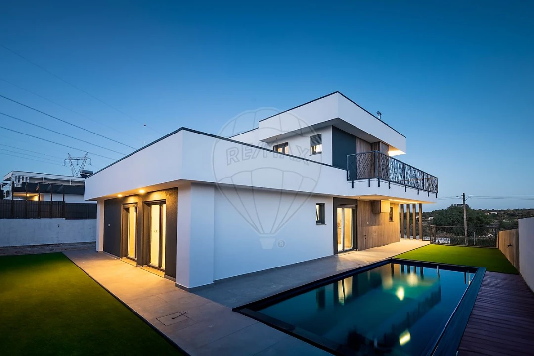 Moradia T4 para Venda em Cardosas Foto 47