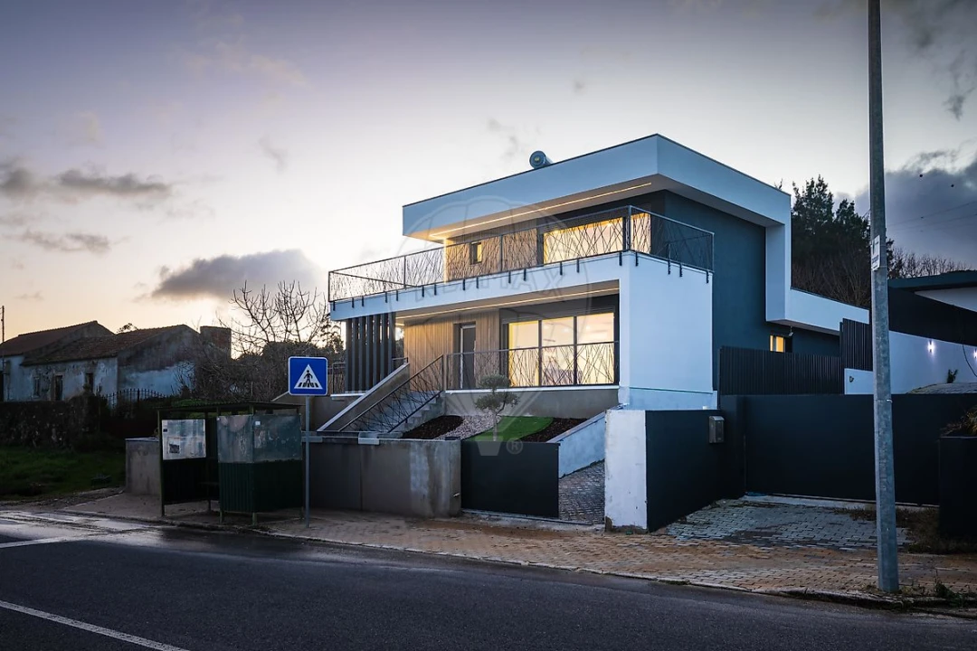 Moradia T4 para Venda em Cardosas Foto 43