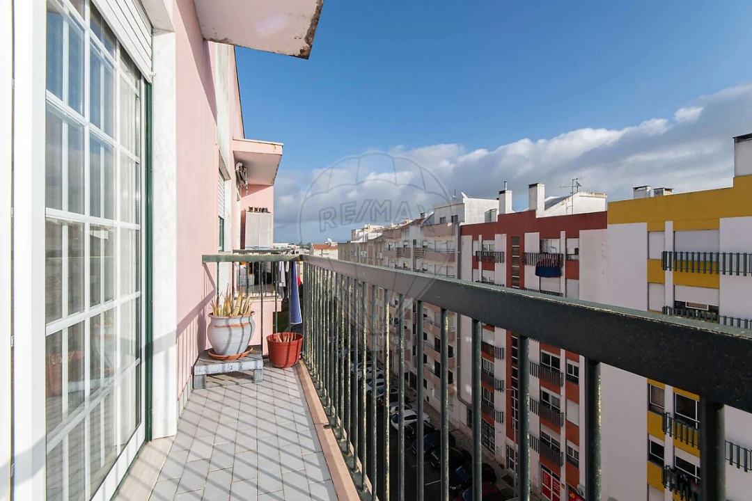 Apartamento T3 para Venda em Carregado e Cadafais Foto 14