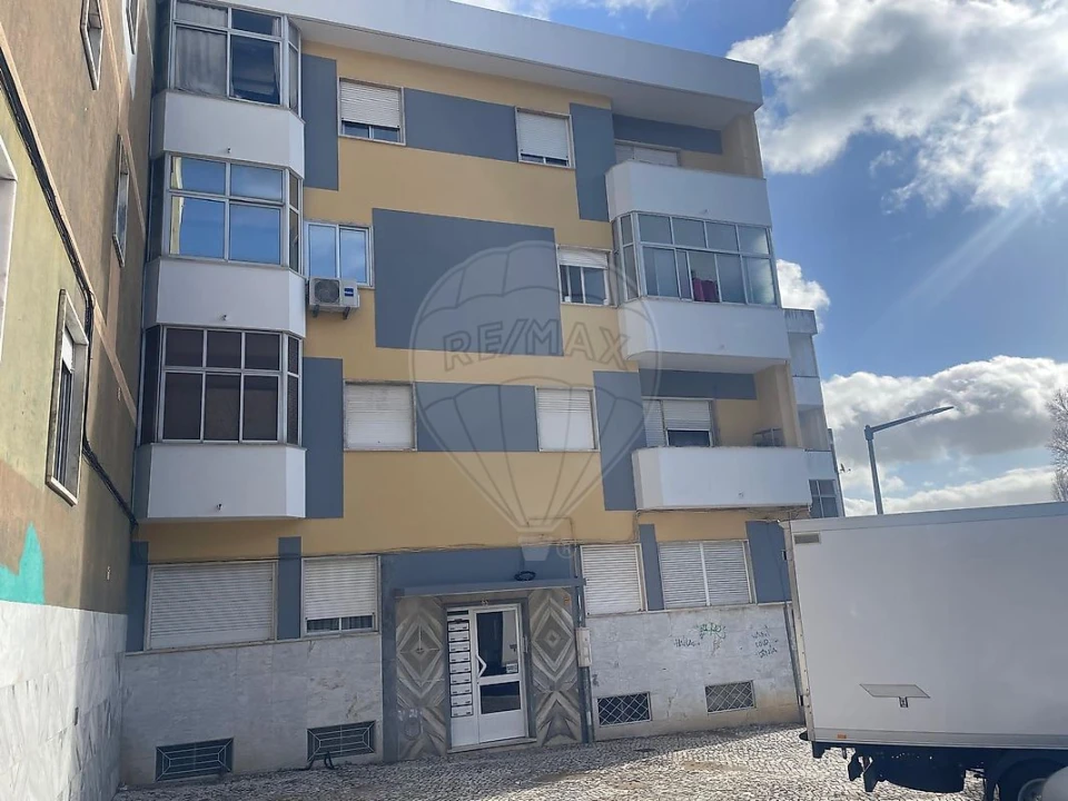 Apartamento T3 para Venda em Rio de Mouro Foto 1