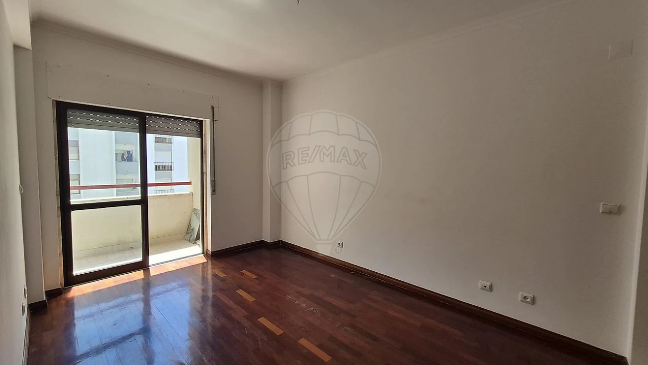 Apartamento T3 para Venda em Rio de Mouro Foto 16