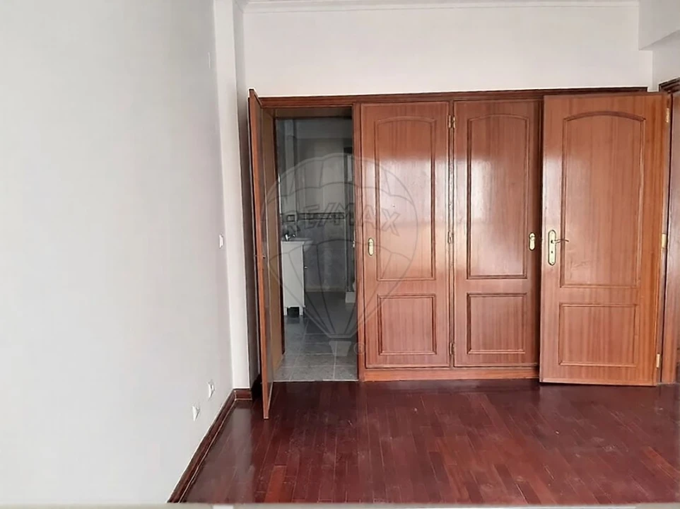 Apartamento T3 para Venda em Rio de Mouro Foto 2