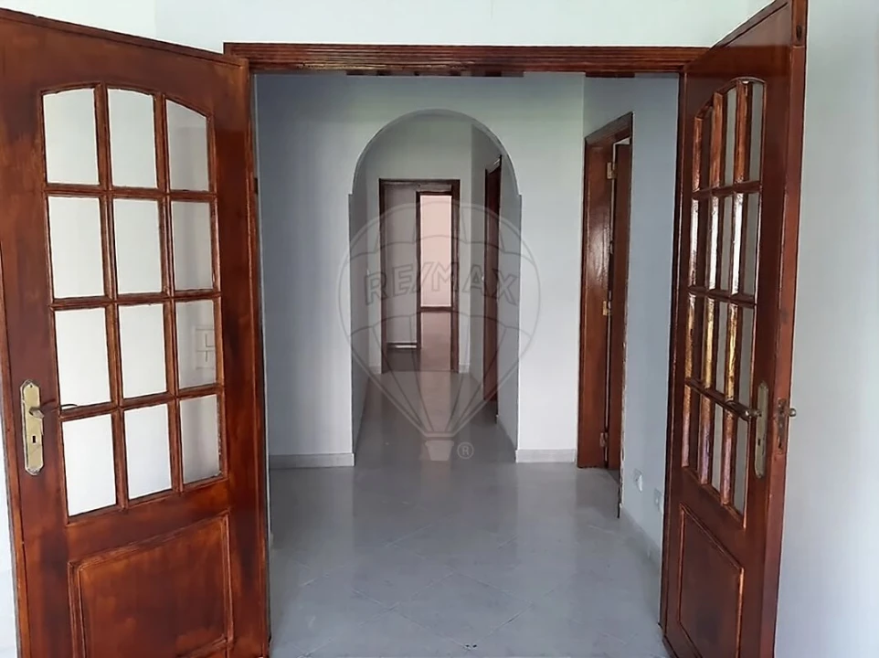 Apartamento T3 para Venda em Rio de Mouro Foto 1