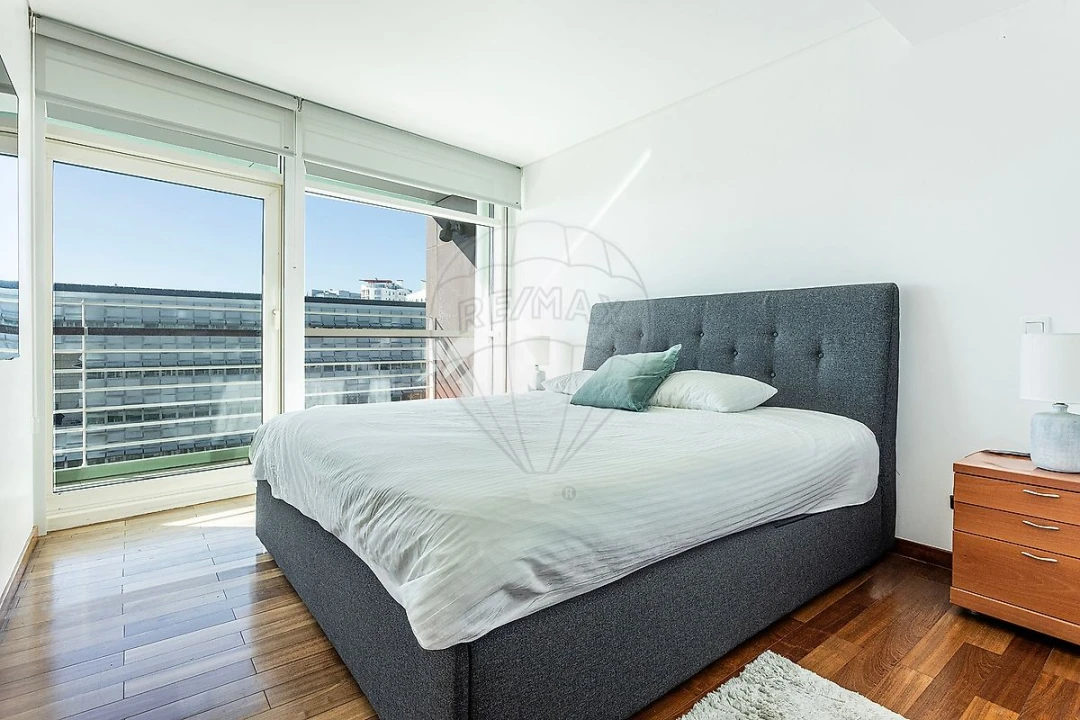 Apartamento T1 para Arrendamento em Parque das Nações Foto 16