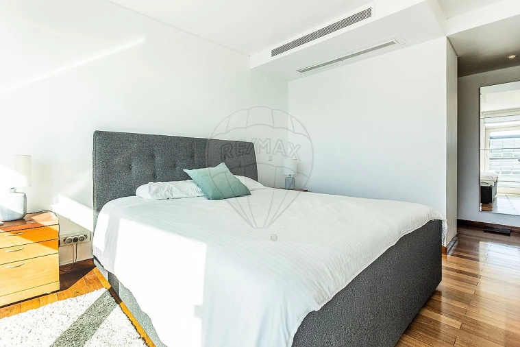 Apartamento T1 para Arrendamento em Parque das Nações Foto 6