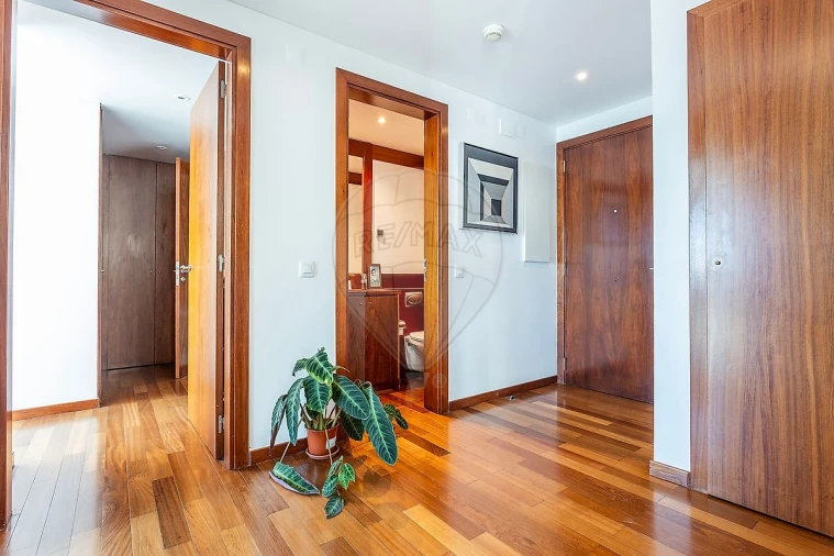 Apartamento T1 para Arrendamento em Parque das Nações Foto 3