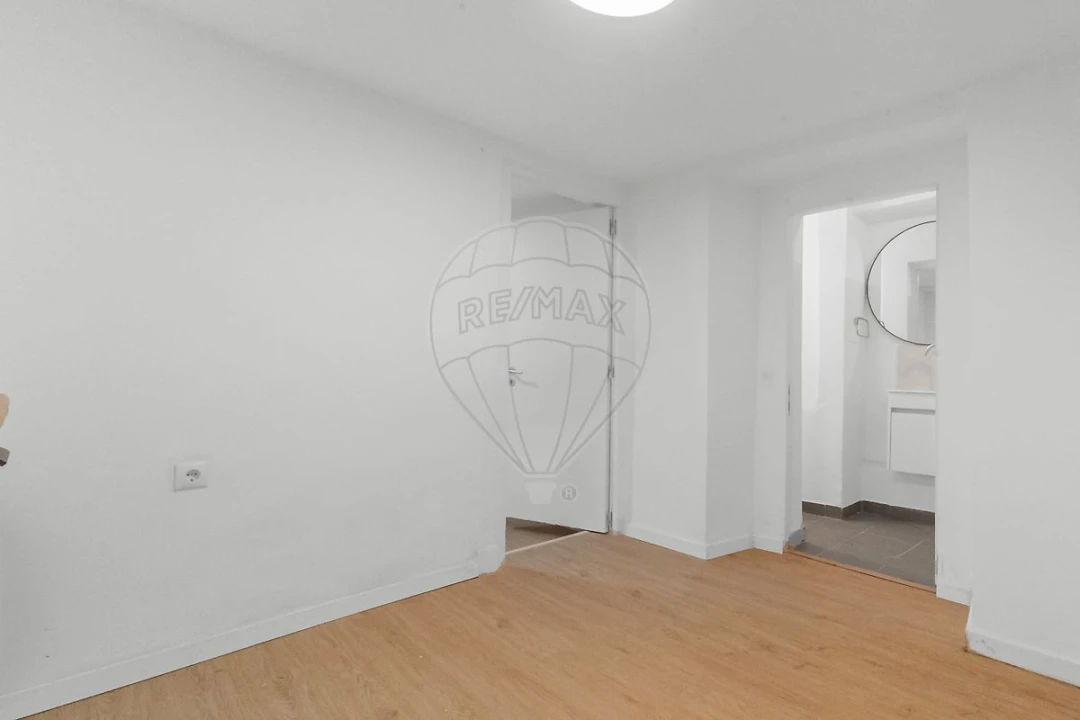 Apartamento T1 para Venda em Misericórdia Foto 14