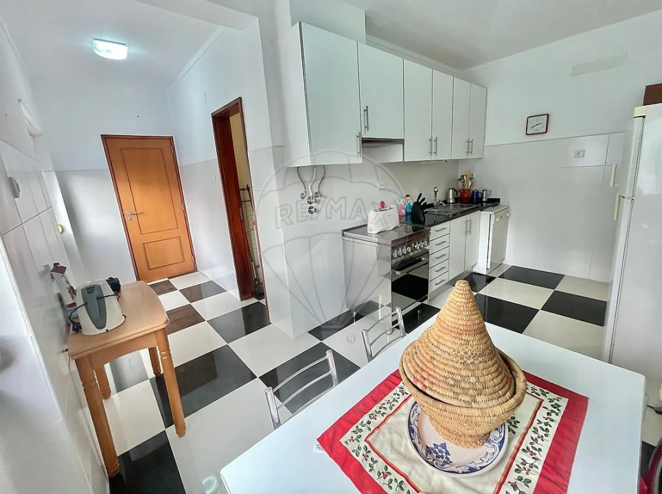 Apartamento T2 para Venda em São Domingos de Rana Foto 13