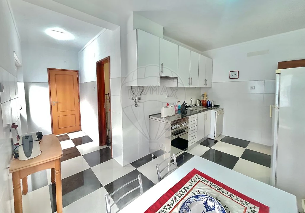 Apartamento T2 para Venda em São Domingos de Rana Foto 22