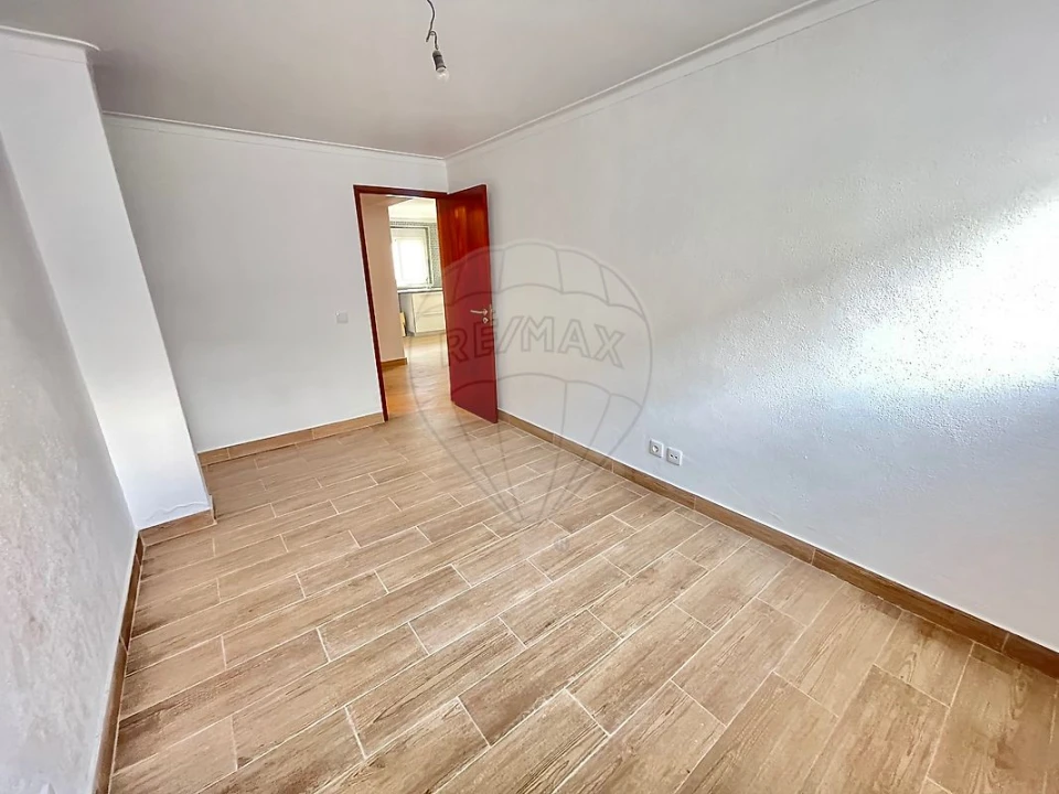 Apartamento T3 para Venda em São Domingos de Rana Foto 22