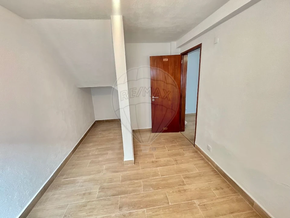 Apartamento T3 para Venda em São Domingos de Rana Foto 28