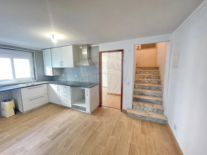 Apartamento T3 para Venda em São Domingos de Rana Foto 14