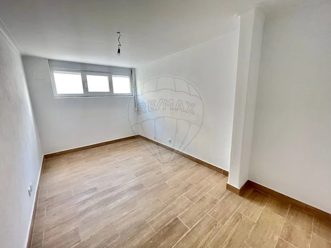 Apartamento T3 para Venda em São Domingos de Rana Foto 21