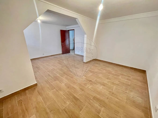 Apartamento T3 para Venda em São Domingos de Rana Foto 19