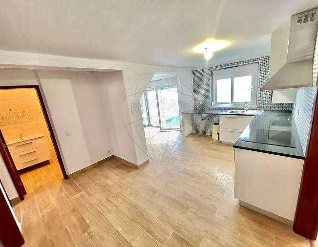 Apartamento T3 para Venda em São Domingos de Rana Foto 4