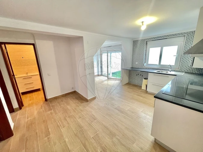 Apartamento T3 para Venda em São Domingos de Rana Foto 11