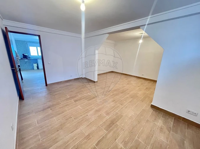 Apartamento T3 para Venda em São Domingos de Rana Foto 15