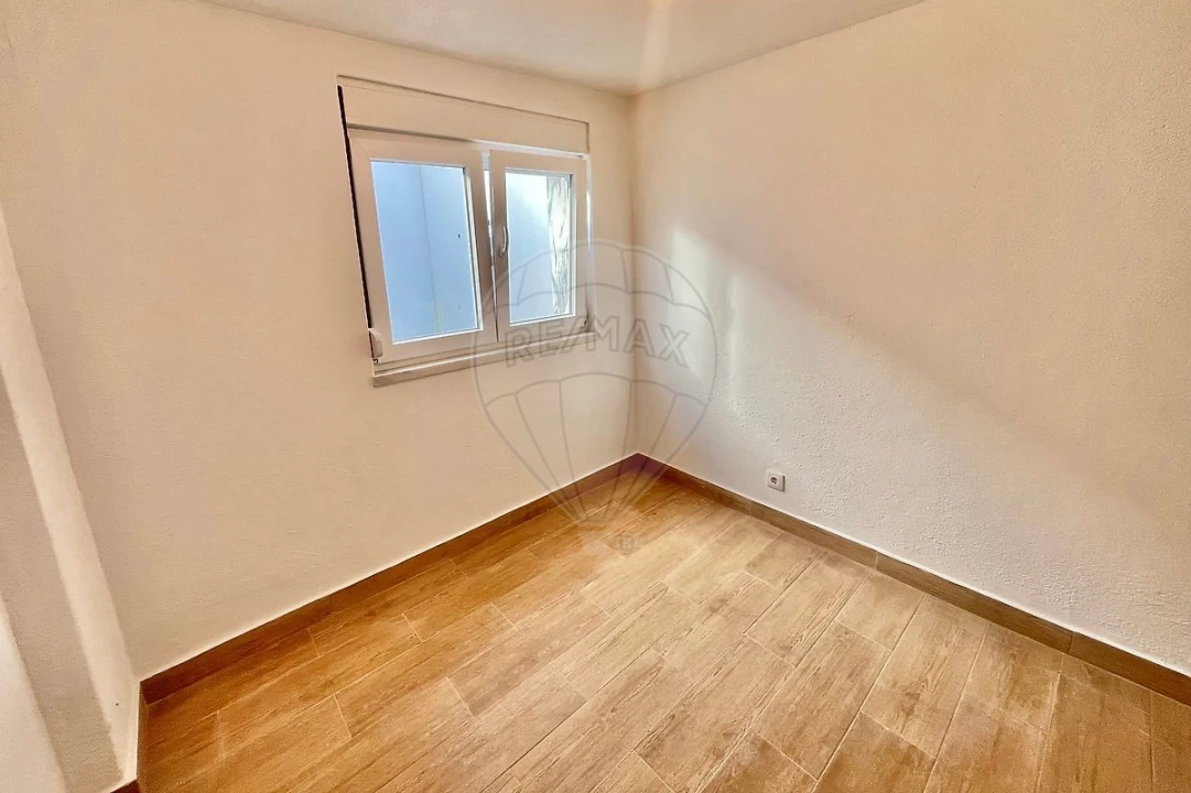 Apartamento T3 para Venda em São Domingos de Rana Foto 25