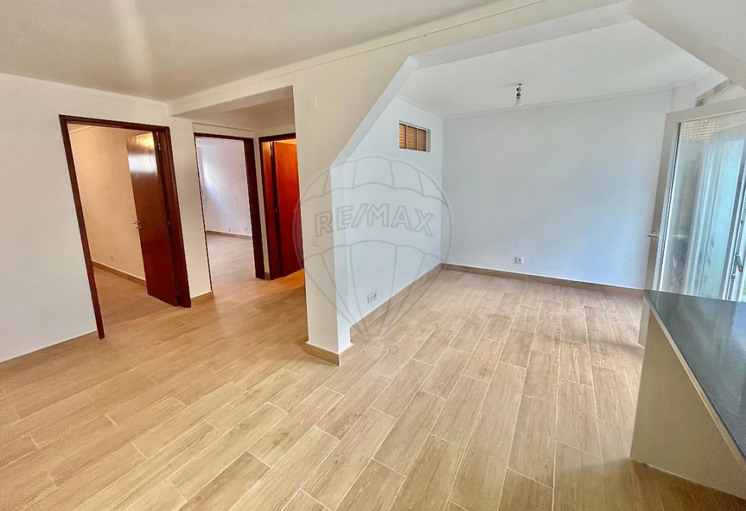 Apartamento T3 para Venda em São Domingos de Rana Foto 9