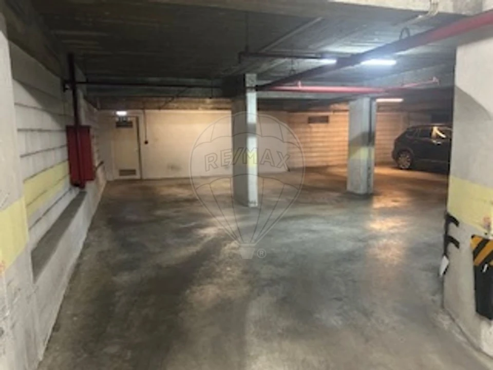 Garagem para Arrendamento em Benfica Foto 9