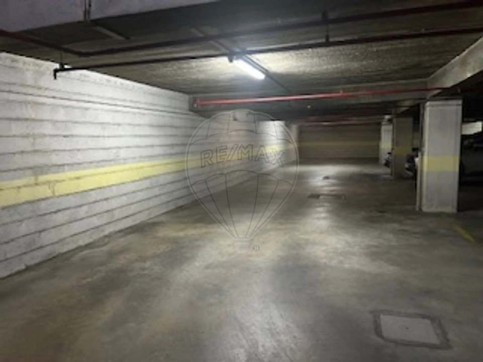 Garagem para Arrendamento em Benfica Foto 3