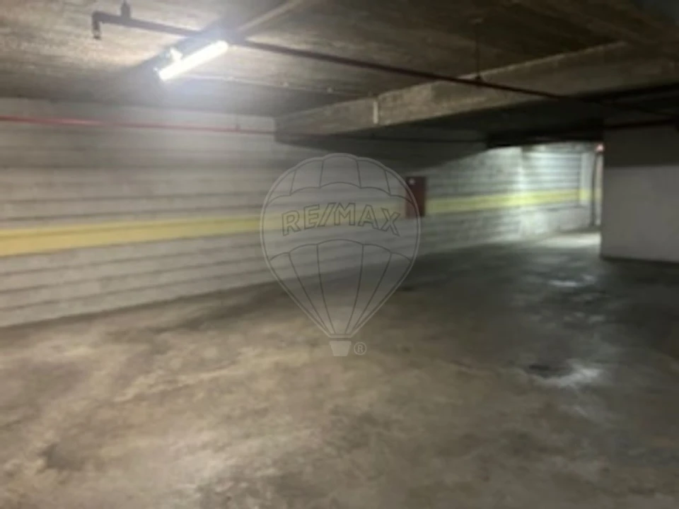 Garagem para Arrendamento em Benfica Foto 4