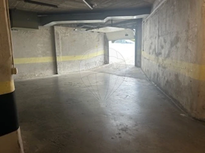 Garagem para Arrendamento em Benfica Foto 2