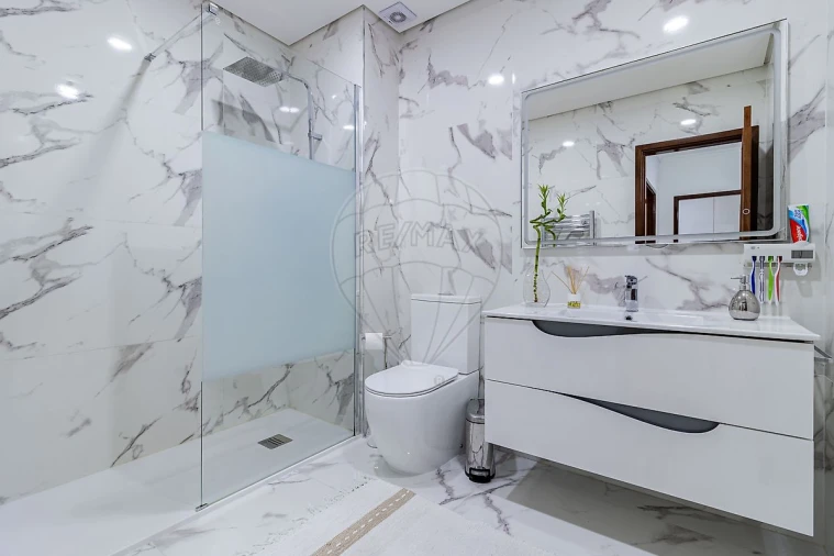 Apartamento T2 para Venda em Grijó e Sermonde Foto 11