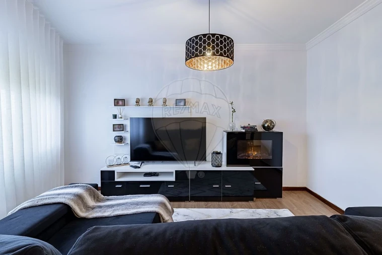 Apartamento T2 para Venda em Grijó e Sermonde Foto 2