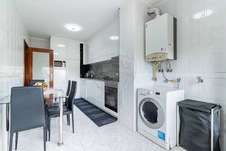 Apartamento T2 para Venda em Grijó e Sermonde Foto 7