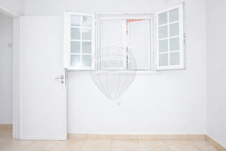 Moradia T1 para Venda em Abrigada e Cabanas de Torres Foto 4