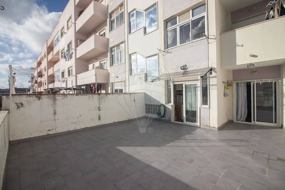 Apartamento T2 para Venda em Carregado e Cadafais Foto 8