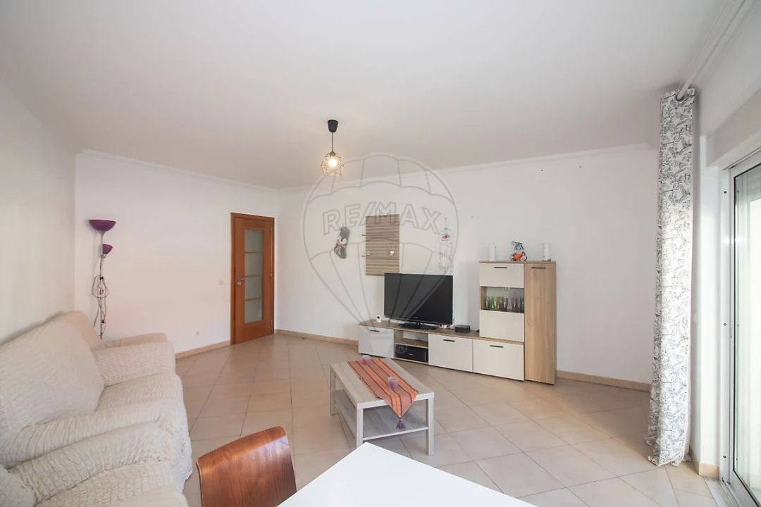 Apartamento T2 para Venda em Carregado e Cadafais Foto 11