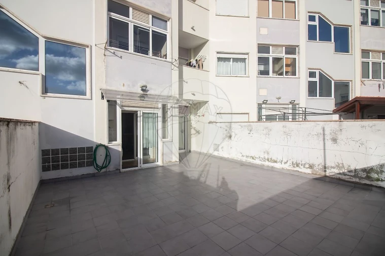 Apartamento T2 para Venda em Carregado e Cadafais Foto 7