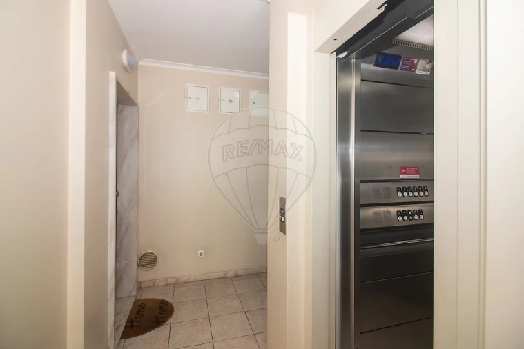 Apartamento T2 para Venda em Carregado e Cadafais Foto 2